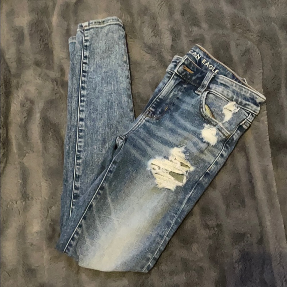 american eagle jeans size 2 skinny with rips